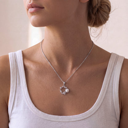 Grinalda Sea Foam Wreath Necklace